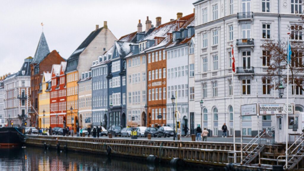 How Nepal Twitter bloggers can collaborate with Vietnam advertisers in 2025