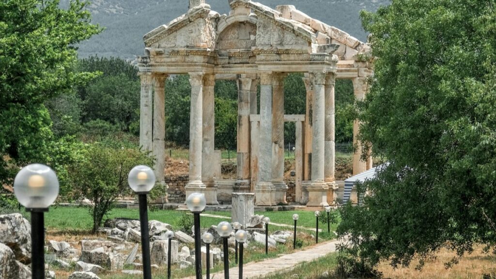 Nepal TikTok Bloggers र Spain Advertisers बीच 2025 मा सहकार्य कसरी गर्ने