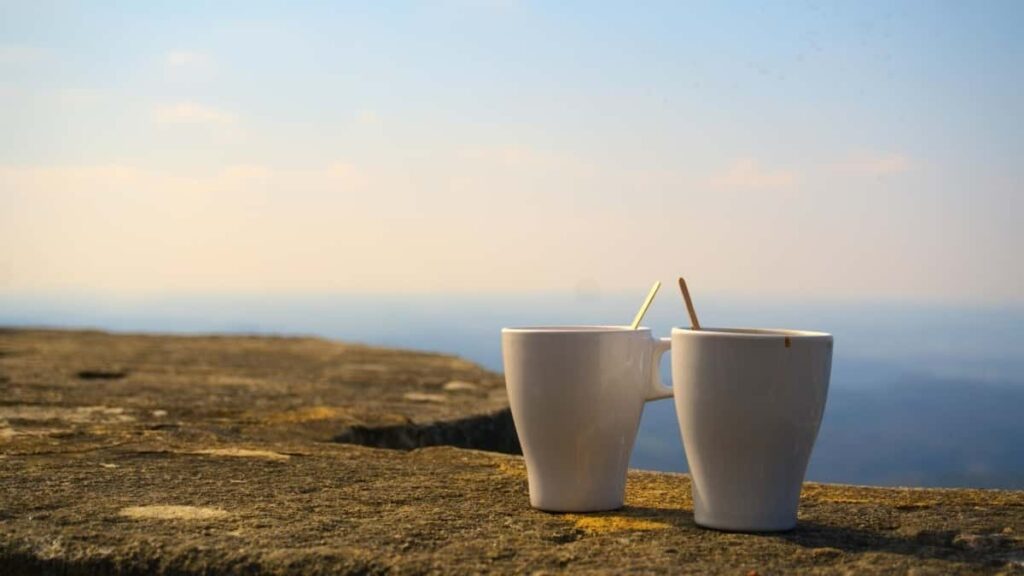 How Nepal WhatsApp bloggers can collaborate with UK advertisers in 2025