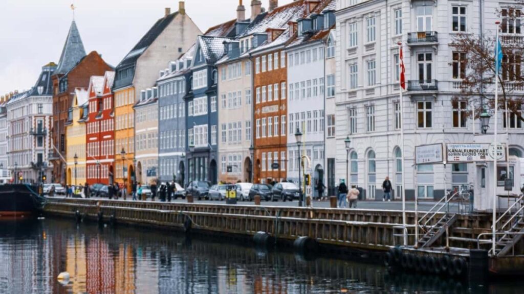 2025 Vietnam LinkedIn सबै वर्ग विज्ञापन दर कार्ड नेपालका लागि