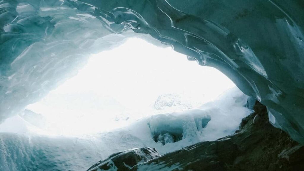 2025 संयुक्त अरब इमिरेट्स फेसबुक विज्ञापन दर कार्ड नेपालका लागि