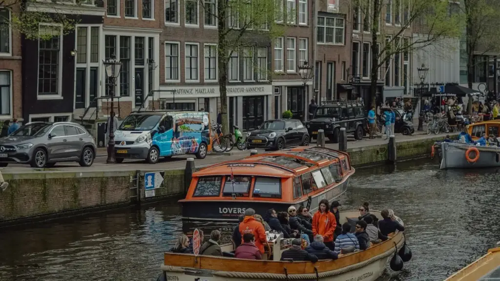 नेपाली क्रिएटरहरूका लागि प्रायोगिक गाइड — Discord मा Indonesia ब्रान्डसँग कसरी सम्पर्क गर्ने, स्थानीय ट्रेन्ड उपयोग गर्ने र ‘must-have’ आइटम हाइलाइट गर्ने कदमहरु।