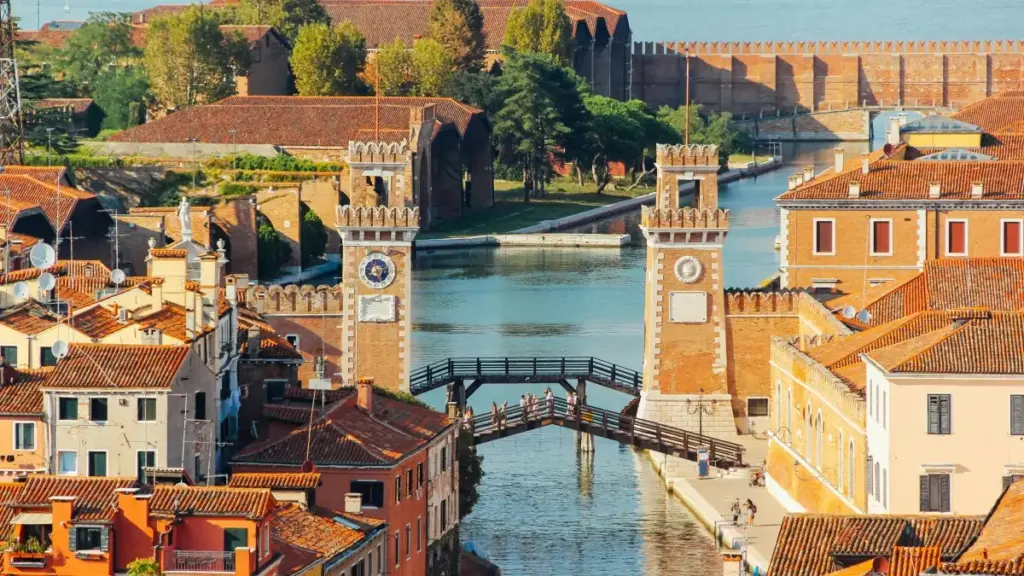 आइसल्यान्ड ब्रान्डहरूसँग Spotify मार्फत पहुँच बनाएर अनलाइन कोर्स साइनअप कसरी बढाउने: स्पस्ट रणनीति, उदाहरण, र अभियान सेटअप तरिका।